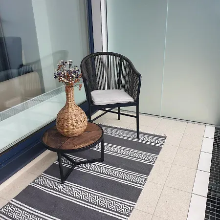 Stunning View Near Ferry To Smiltyne Apartman *