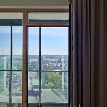 Stunning View Near Ferry To Smiltyne Apartman *